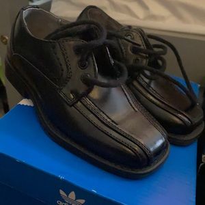 Stacy Adams toddler boys dress shoes- worn once